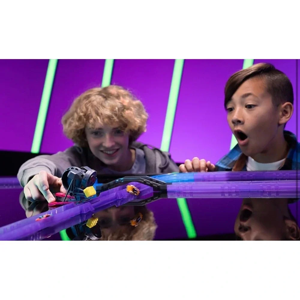 Hyper Burst Shockout Circuit Battle Race Track Set 600 MPH Scale Speed 2 Cars